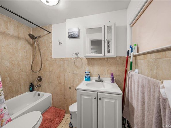 211 Washington Avenue, Brentwood NY 11717