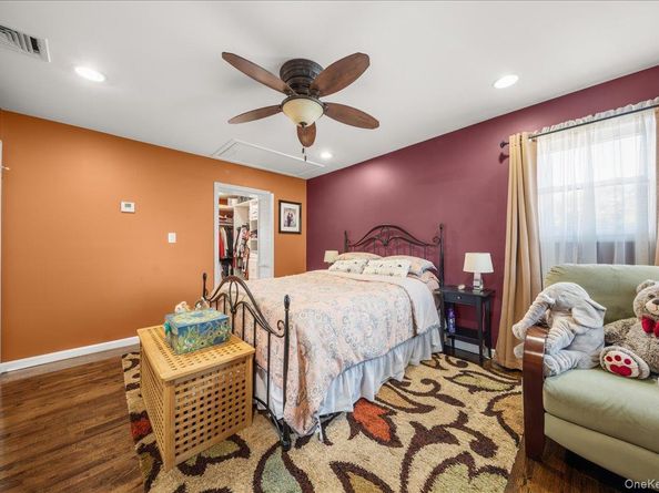 211 Washington Avenue, Brentwood NY 11717