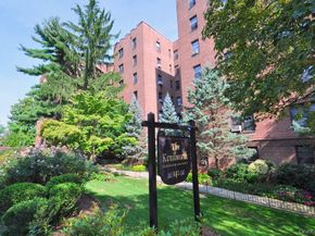 142 Garth Road 4A, Scarsdale NY 10583
