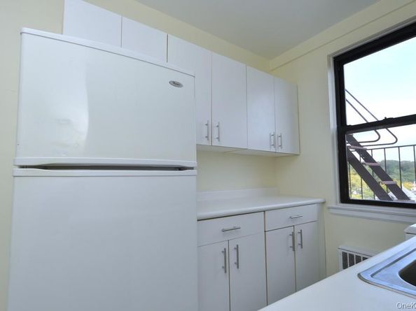 142 Garth Road 4A, Scarsdale NY 10583