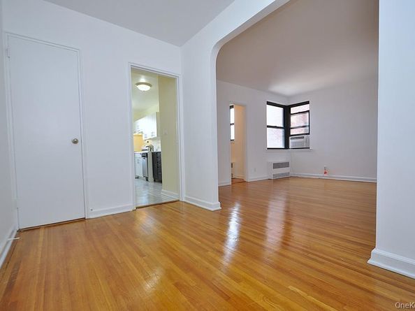 142 Garth Road 4A, Scarsdale NY 10583
