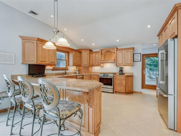 3 Feather Lane, Commack NY 11725