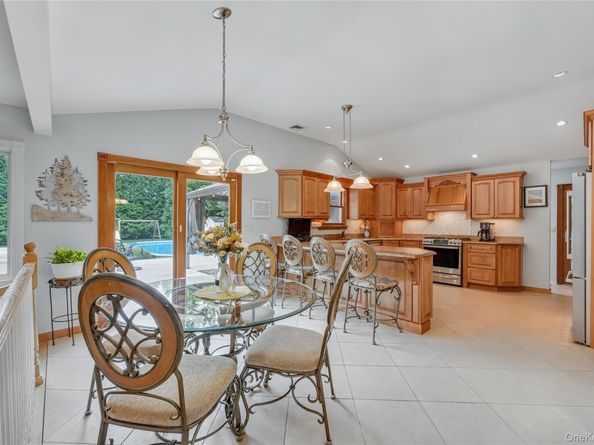 3 Feather Lane, Commack NY 11725
