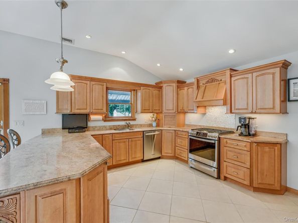 3 Feather Lane, Commack NY 11725