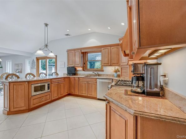 3 Feather Lane, Commack NY 11725