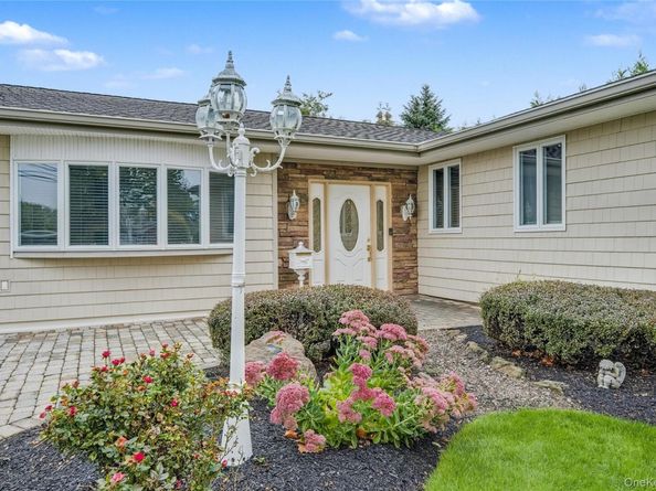 3 Feather Lane, Commack NY 11725