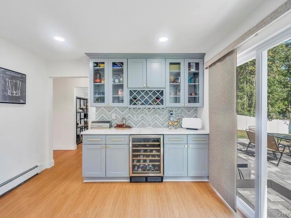 18 Stonehurst Lane, Dix Hills NY 11746