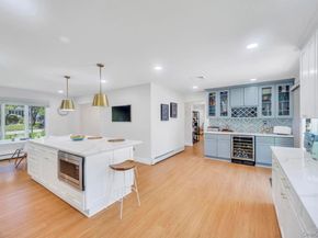 18 Stonehurst Lane, Dix Hills NY 11746