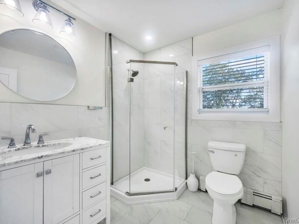 18 Stonehurst Lane, Dix Hills NY 11746