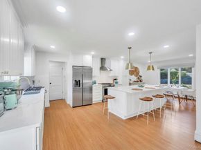 18 Stonehurst Lane, Dix Hills NY 11746