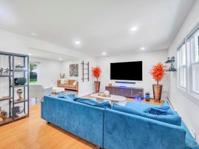 18 Stonehurst Lane, Dix Hills NY 11746