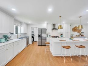 18 Stonehurst Lane, Dix Hills NY 11746