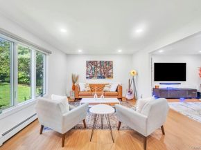 18 Stonehurst Lane, Dix Hills NY 11746