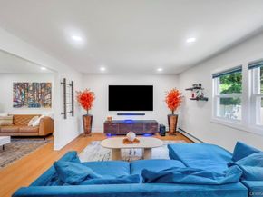 18 Stonehurst Lane, Dix Hills NY 11746