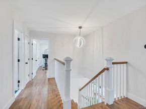 18 Stonehurst Lane, Dix Hills NY 11746
