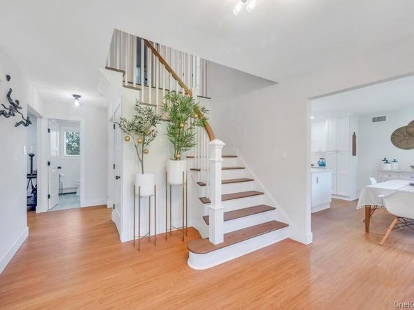 18 Stonehurst Lane, Dix Hills NY 11746