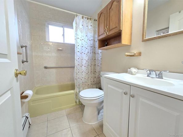 8 Gary Place, Selden NY 11784