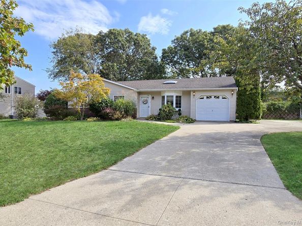 8 Gary Place, Selden NY 11784