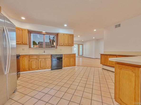 203 N Manhattan Avenue, Massapequa NY 11758