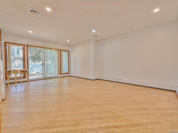 203 N Manhattan Avenue, Massapequa NY 11758