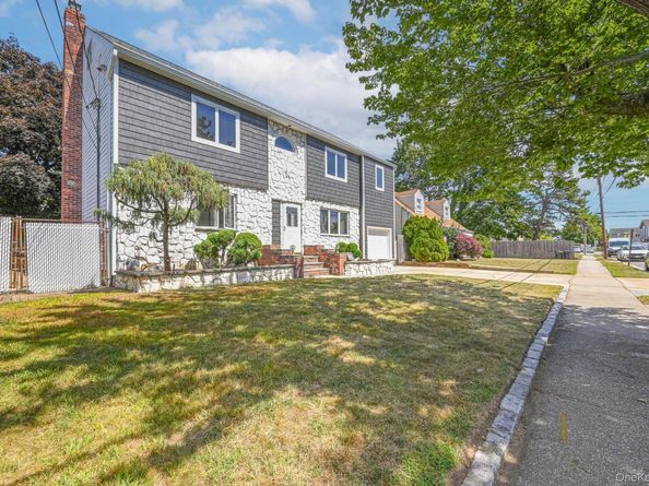 203 N Manhattan Avenue, Massapequa NY 11758