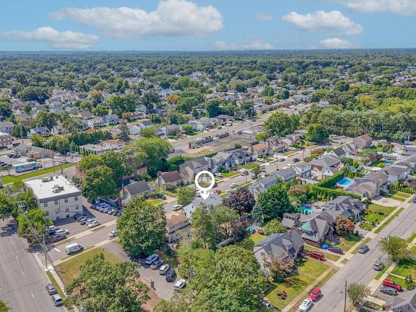 203 N Manhattan Avenue, Massapequa NY 11758