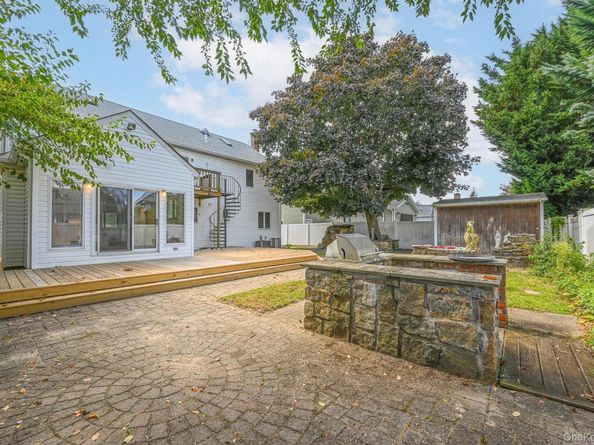 203 N Manhattan Avenue, Massapequa NY 11758
