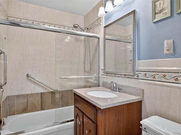 12 Hampton Way, Woodbury NY 11797