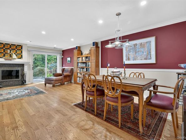 12 Hampton Way, Woodbury NY 11797