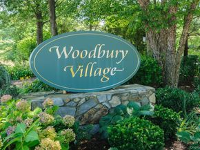 12 Hampton Way, Woodbury NY 11797