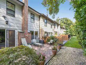 12 Hampton Way, Woodbury NY 11797
