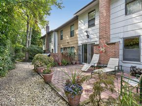 12 Hampton Way, Woodbury NY 11797