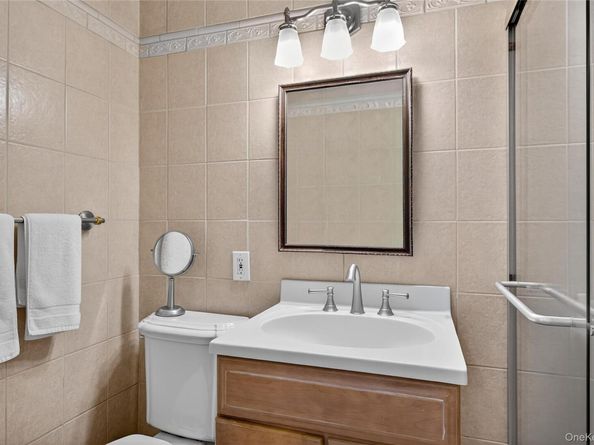 12 Hampton Way, Woodbury NY 11797
