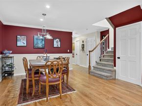 12 Hampton Way, Woodbury NY 11797