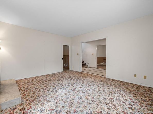 311 Hamilton Avenue, Hewlett NY 11557