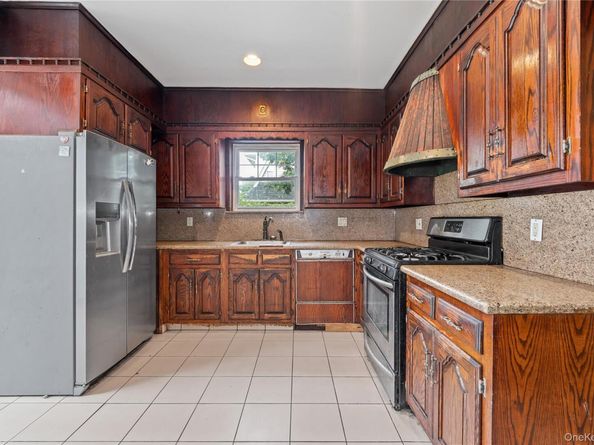 311 Hamilton Avenue, Hewlett NY 11557