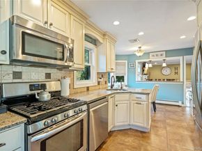 8 Beaumont Lane, Lake Grove NY 11755