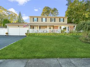 8 Beaumont Lane, Lake Grove NY 11755