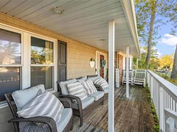 8 Beaumont Lane, Lake Grove NY 11755