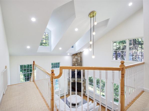 39 Squirrel Hill Road, East Hills NY 11577