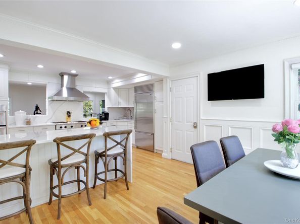 39 Squirrel Hill Road, East Hills NY 11577