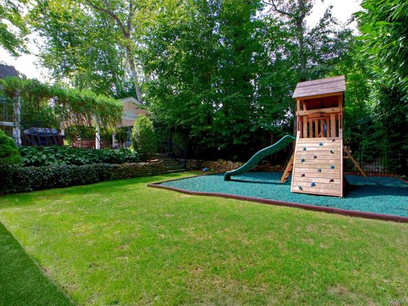 39 Squirrel Hill Road, East Hills NY 11577