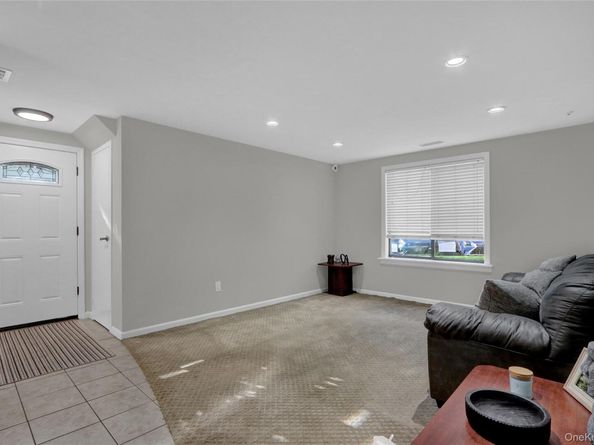 431 Clubhouse Court, Coram NY 11727