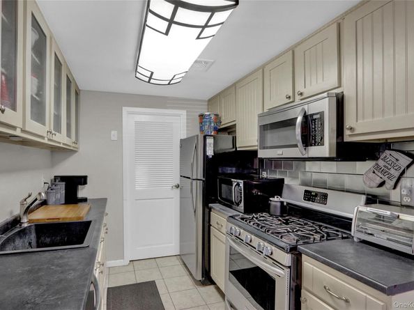 431 Clubhouse Court, Coram NY 11727