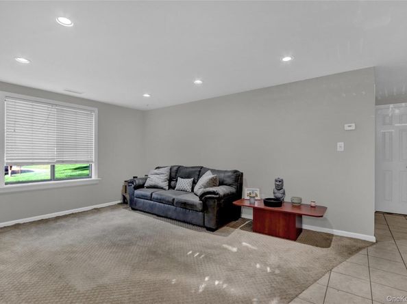 431 Clubhouse Court, Coram NY 11727