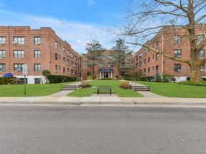 15 Canterbury Road C11, Great Neck NY 11021