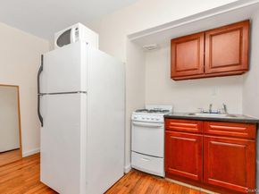 15 Canterbury Road C11, Great Neck NY 11021