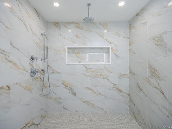 214 9th Street, Hicksville NY 11801