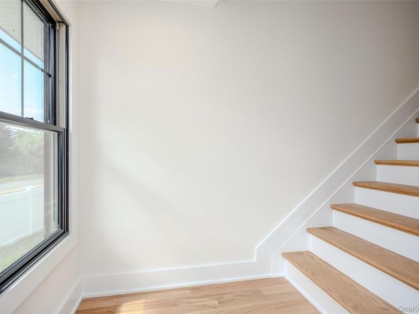 214 9th Street, Hicksville NY 11801