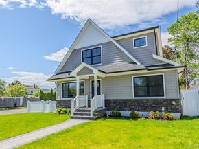 214 9th Street, Hicksville NY 11801